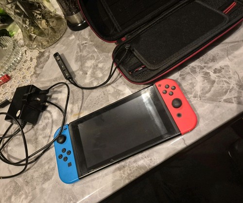 Nintendo switch 32gb - 32gb, comes